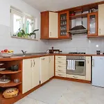 Apartment By The Sea - Murter - 815 *